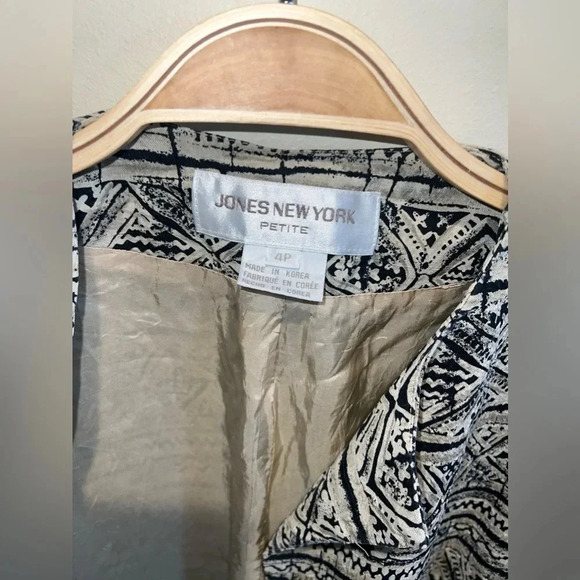 Jones New York Vintage 100% Silk Black and Tan Jacket Size 4P, Aztec, Classy - Picture 4 of 9